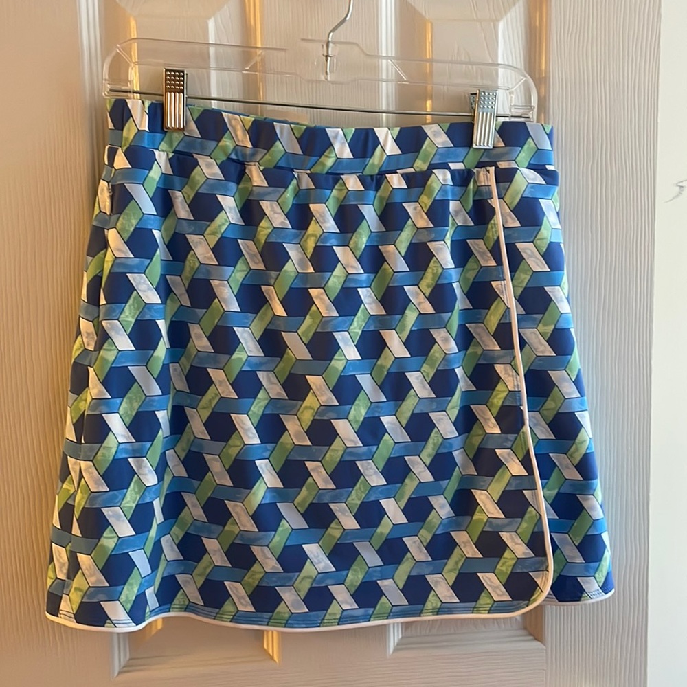 J.McLaughlin patterned skort. Brand new. Size Medium